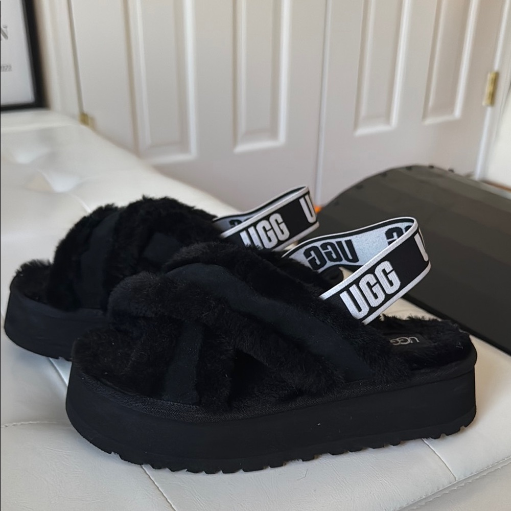 UGG Women's Black Fluffy Sandals
